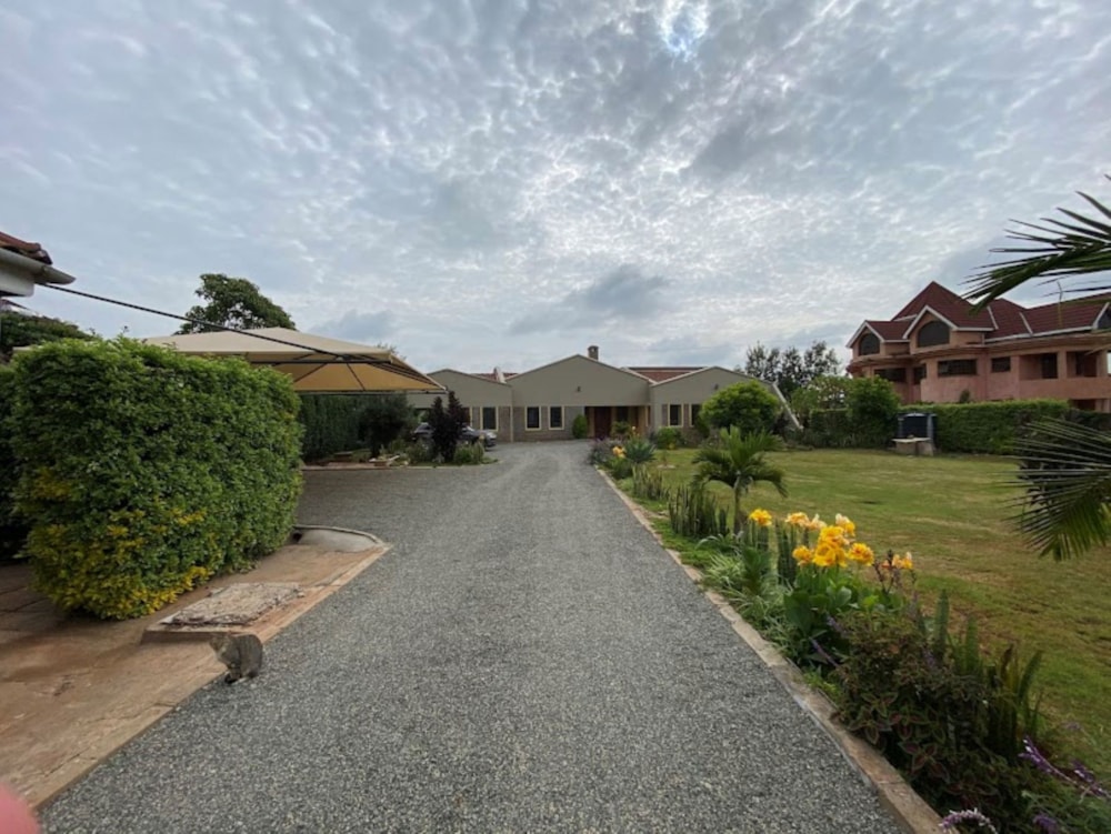 Bungalow for sale in Karen, Kenya - 3KE1737351