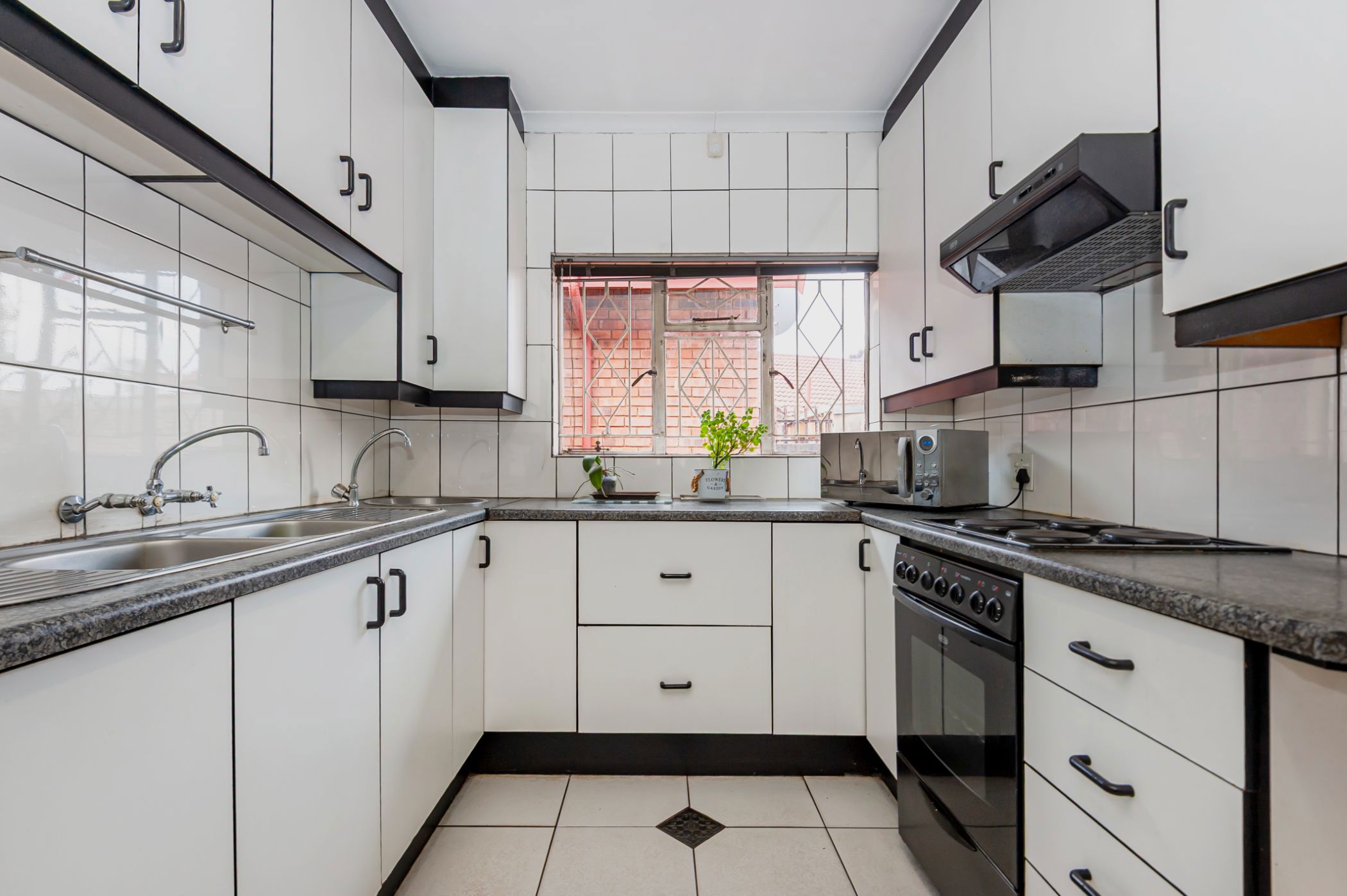 House for sale in Lenasia - 1GV1734785