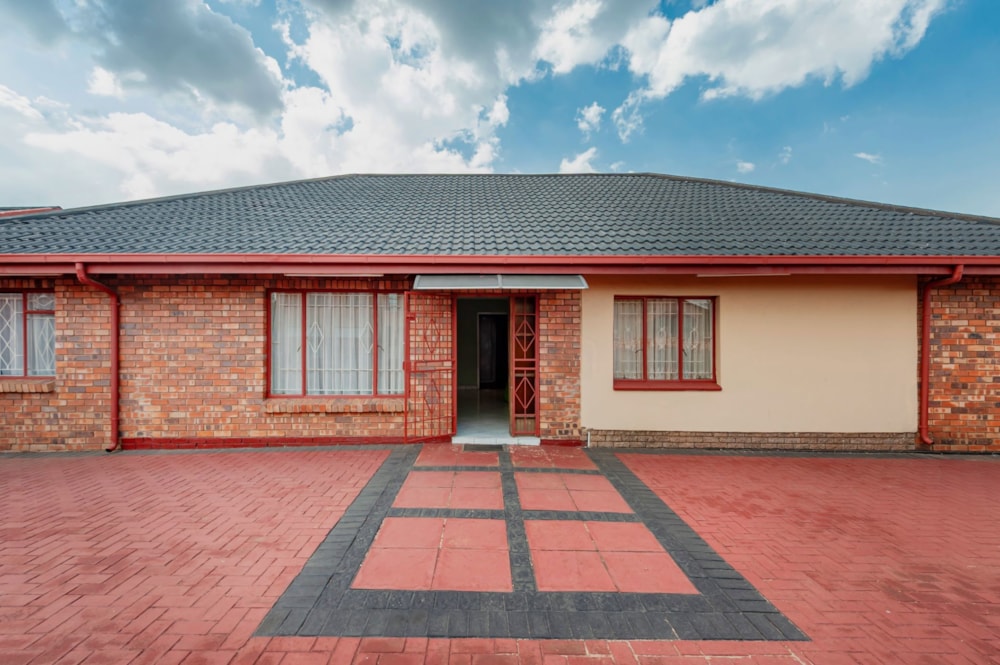 House for sale in Lenasia - 1GV1734785