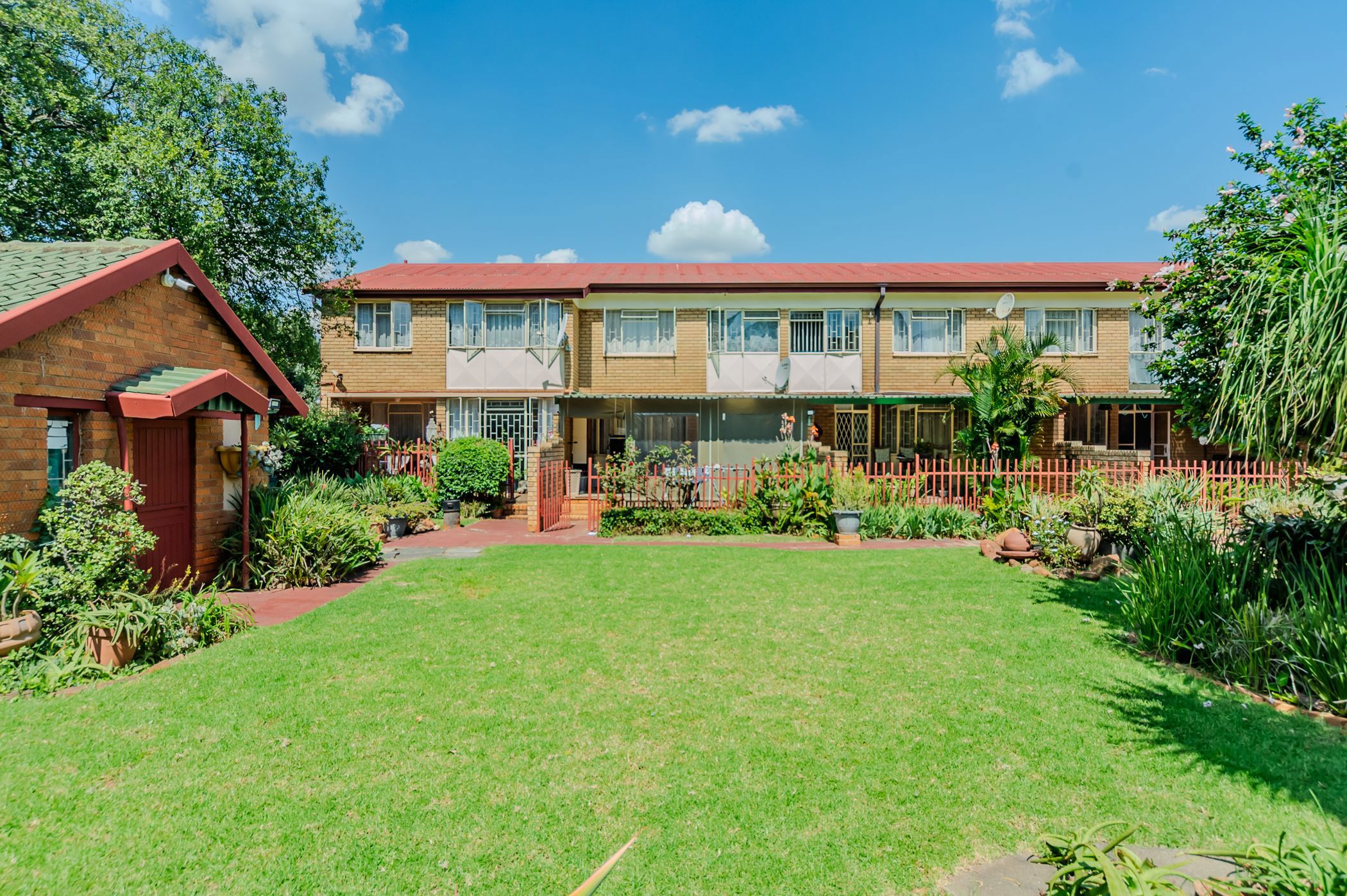 Townhouse for sale in Gezina, Pretoria North - PTM1735875