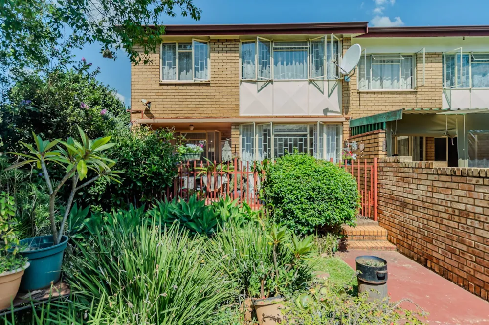 Townhouse for sale in Gezina, Pretoria North - PTM1735875 Townhouse for sale in Gezina, Pretoria North - PTM1735875