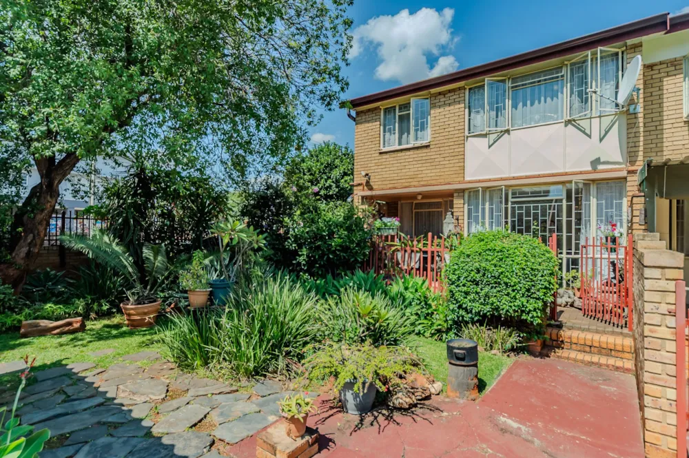 Townhouse for sale in Gezina, Pretoria North - PTM1735875 Townhouse for sale in Gezina, Pretoria North - PTM1735875