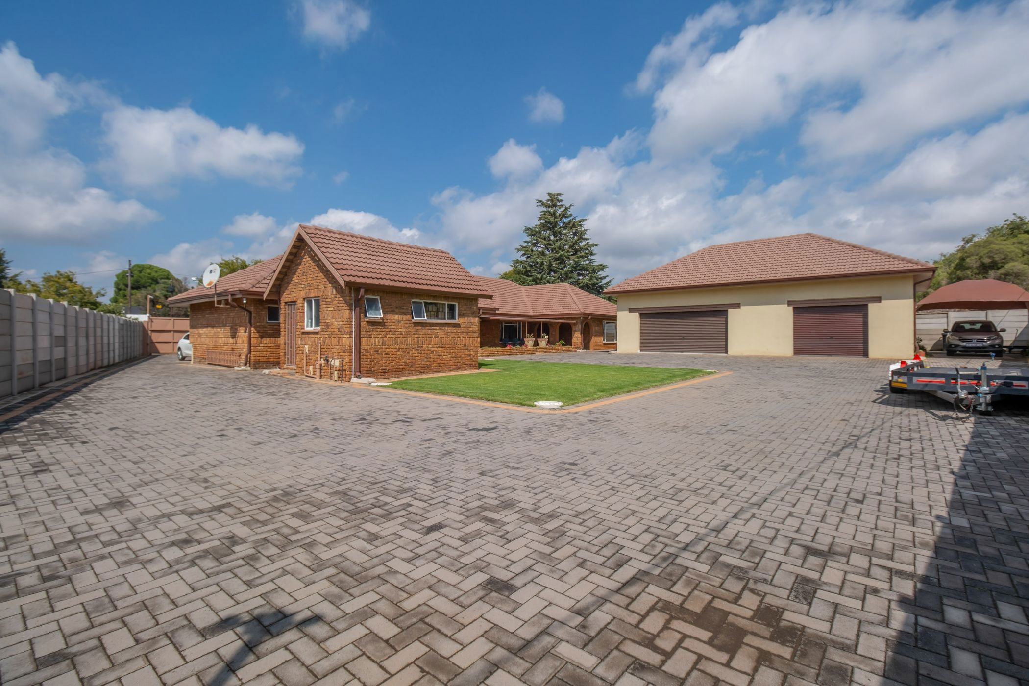 House for sale in Helikon Park - 1KR1736194