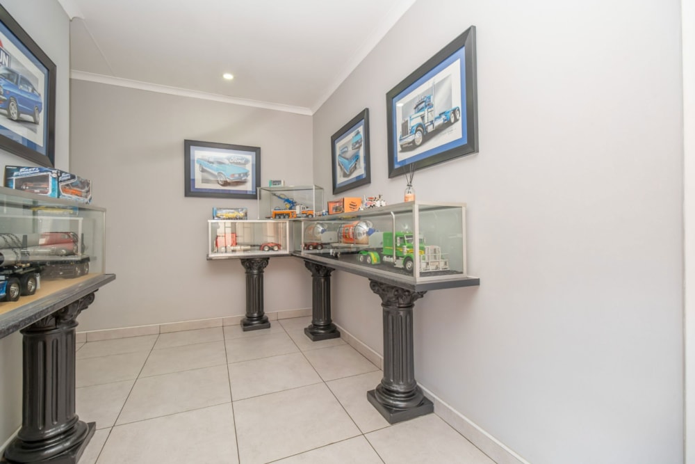 House for sale in Helikon Park - 1KR1736194