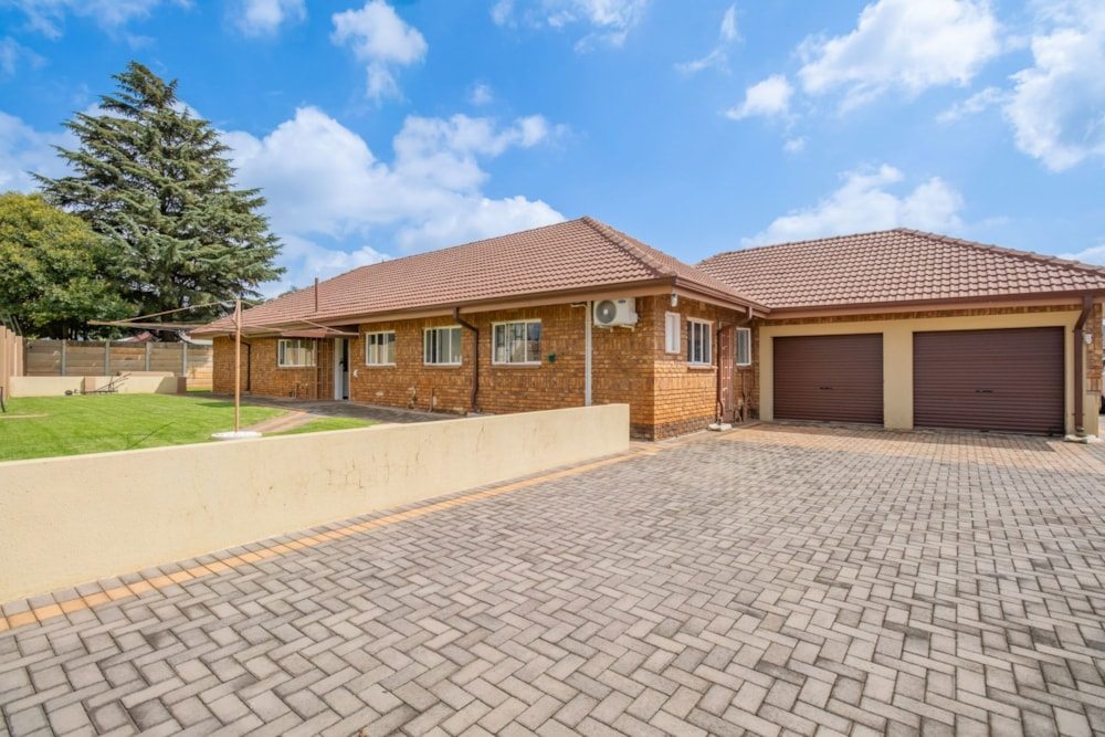 House for sale in Helikon Park - 1KR1736194