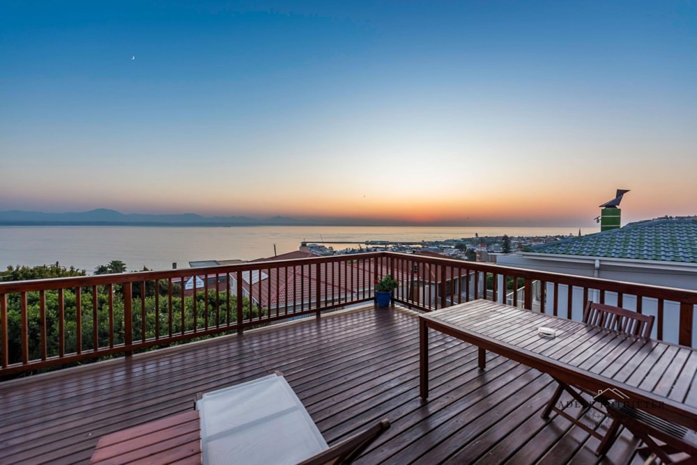 Double-storey house for sale in Mossel Bay Central - 1MB1735087