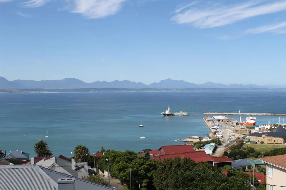 Double-storey house for sale in Mossel Bay Central - 1MB1735087 Double-storey house for sale in Mossel Bay Central - 1MB1735087
