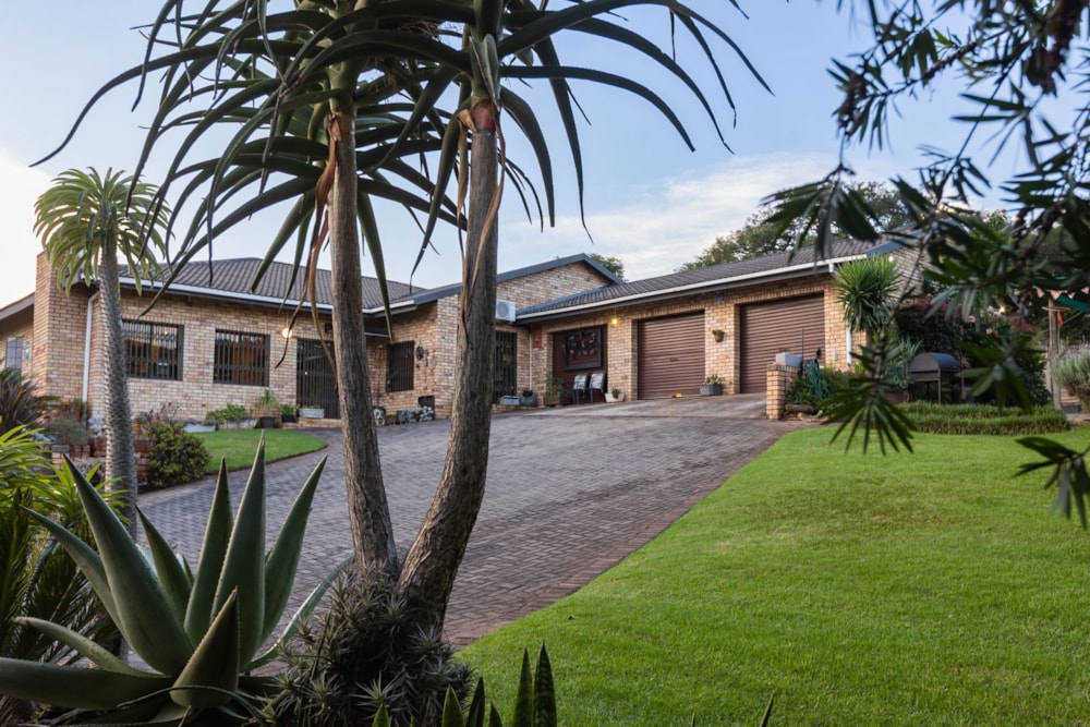 Security complex home for sale in Newcastle - 1NW1735236