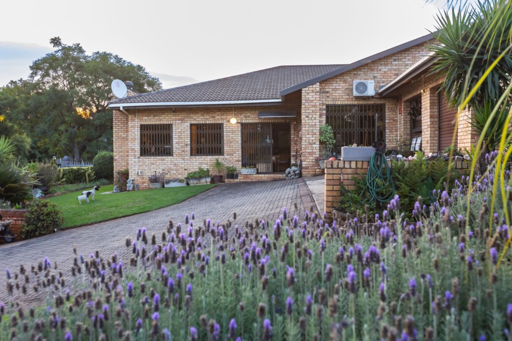 Security complex home for sale in Newcastle - 1NW1735236