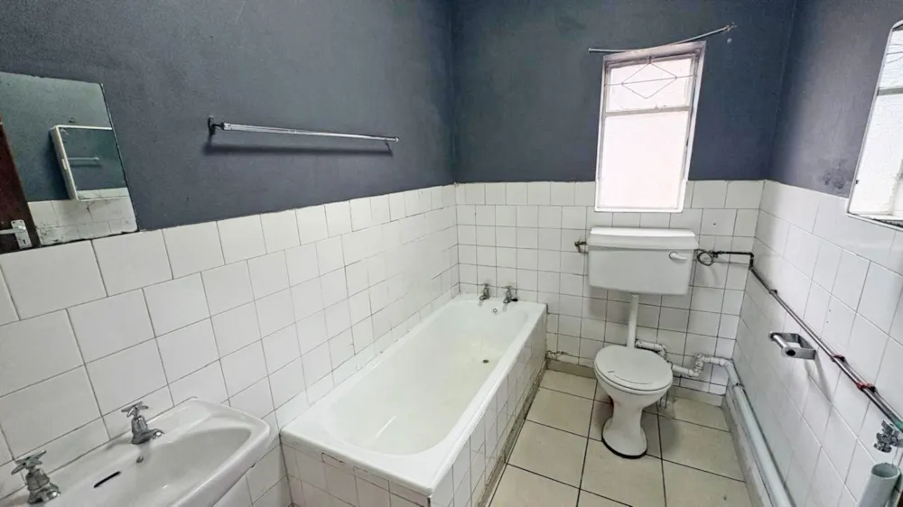 Apartment sold in Sydenham, Port Elizabeth, Gqeberha - 1PLZ1735211 Apartment sold in Sydenham, Port Elizabeth, Gqeberha - 1PLZ1735211