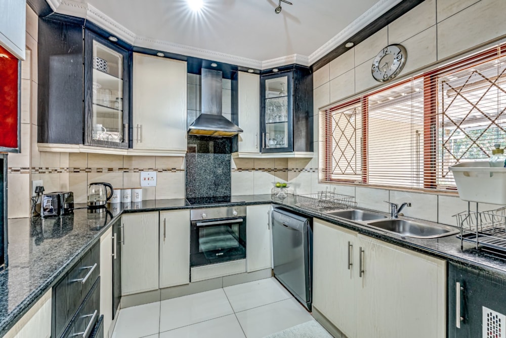 Townhouse for sale in Waterfall, Upper Highway - 1KF1737106
