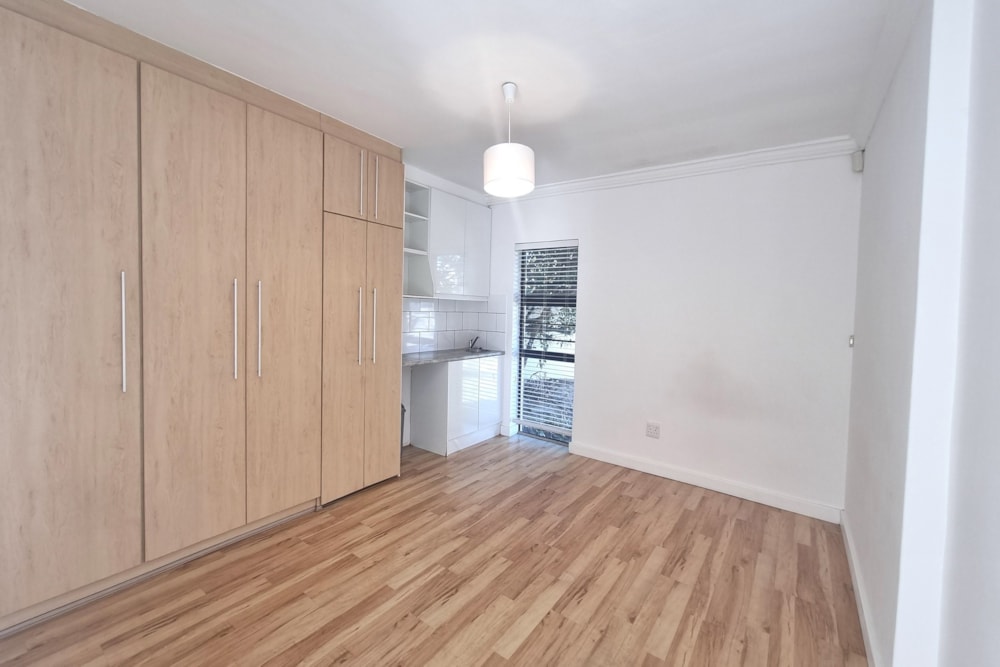 Studio apartment to rent in Big Bay - 1TV1735415