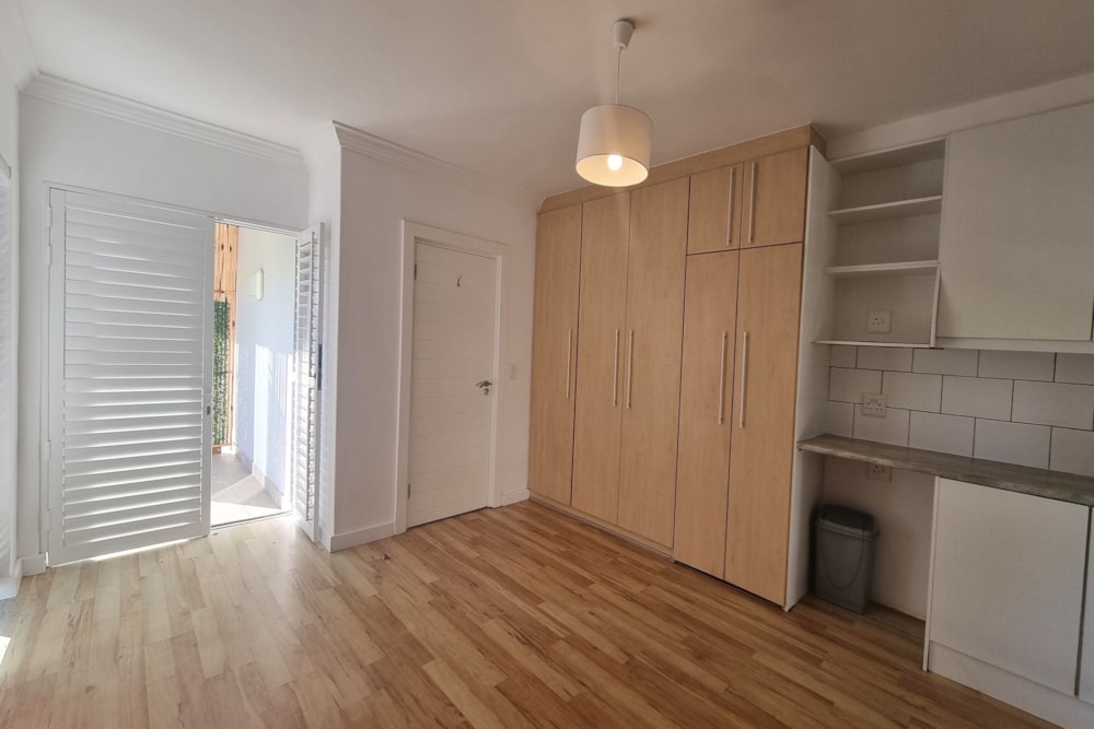 Studio apartment to rent in Big Bay - 1TV1735415