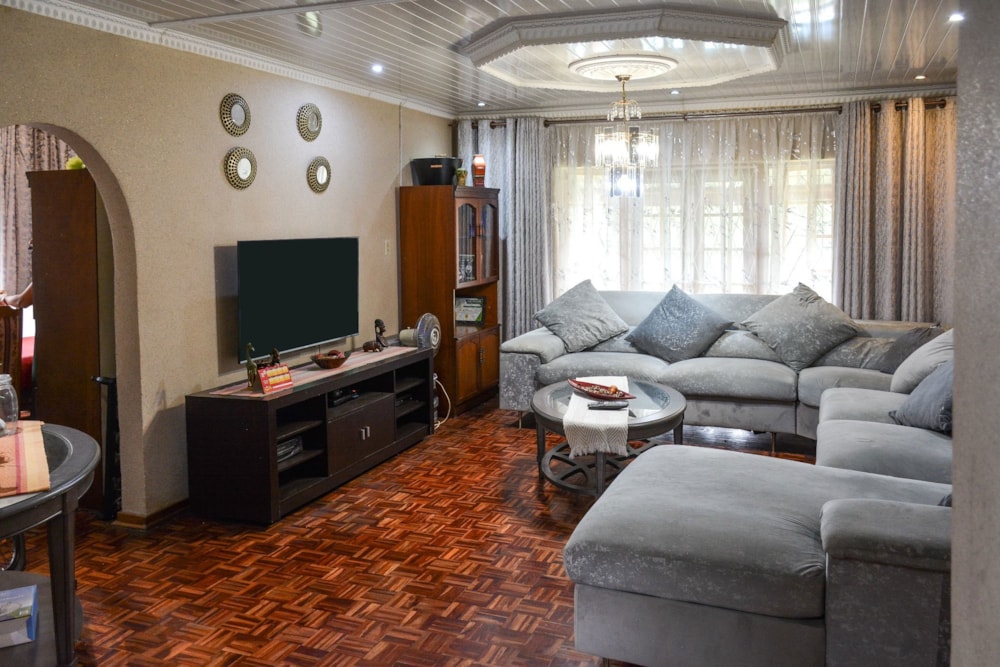 House for sale in Bisley - 1PM1735936