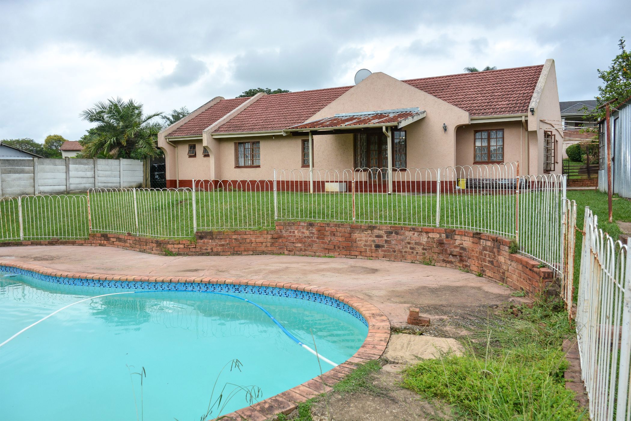 House for sale in Bisley - 1PM1735936