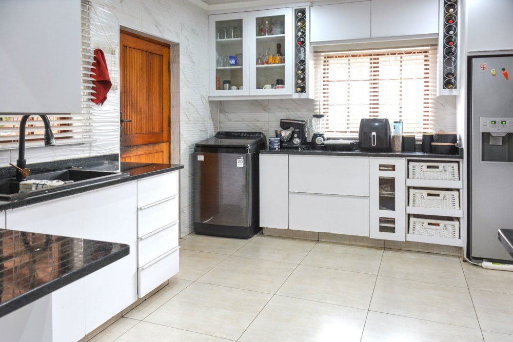 House for sale in Bisley - 1PM1735936