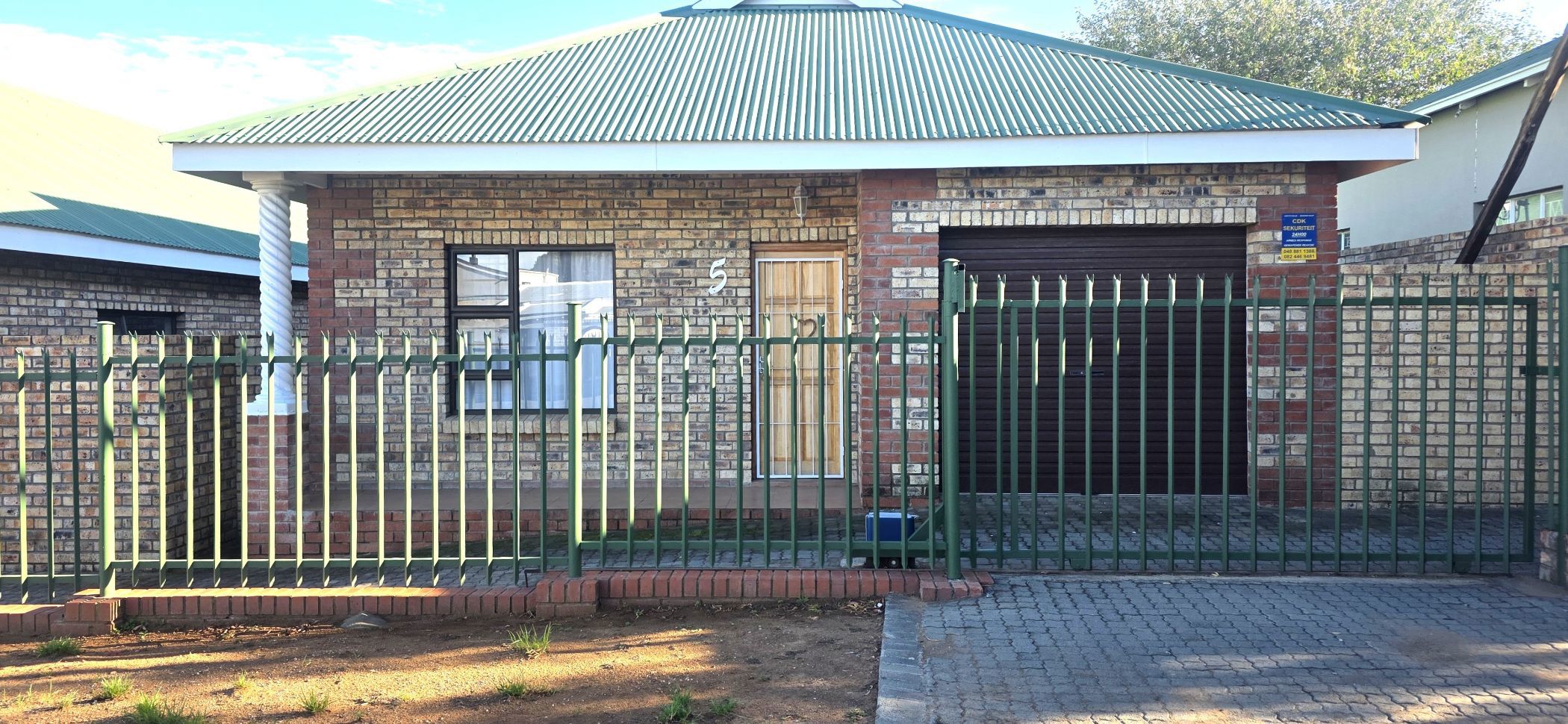 Townhouse for sale in Cradock - 1KK1735718