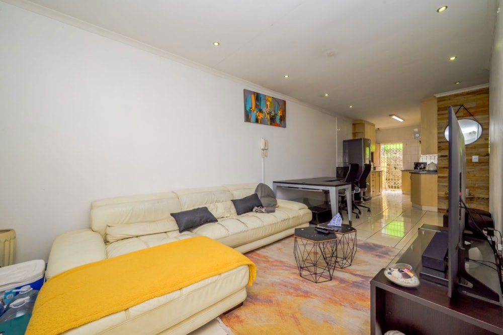 Townhouse for sale in Effingham Heights - 1ND1735645