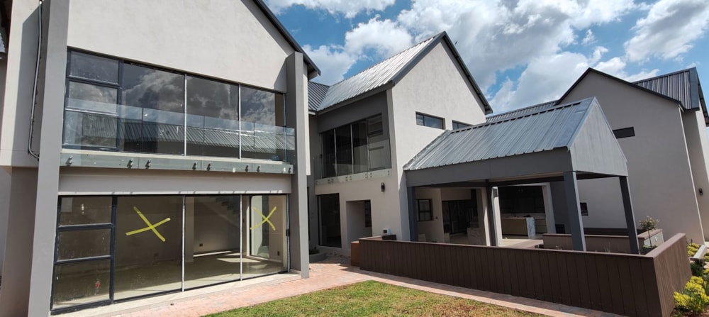 Security estate home for sale in Midstream Heights - CN1735696