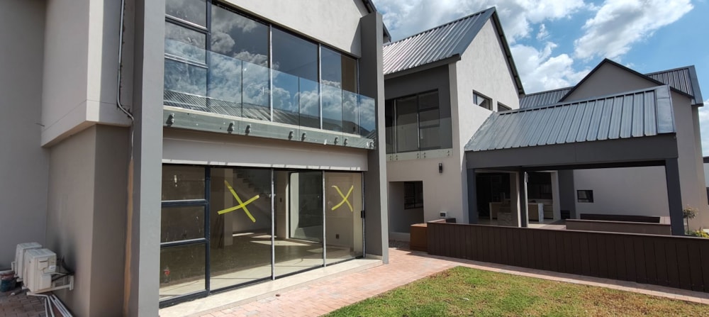 Security estate home for sale in Midstream Heights - CN1735696