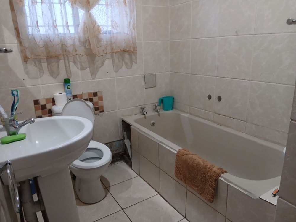 House for sale in Selection Park - 1SP1735742