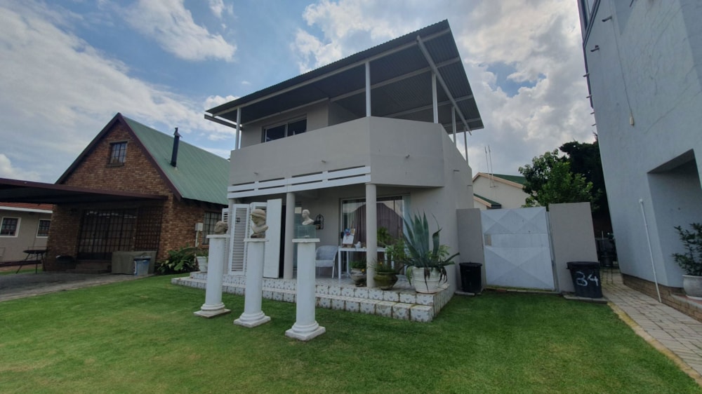Double-storey house for sale in Vaal Marina, Gauteng - 1VT1735846