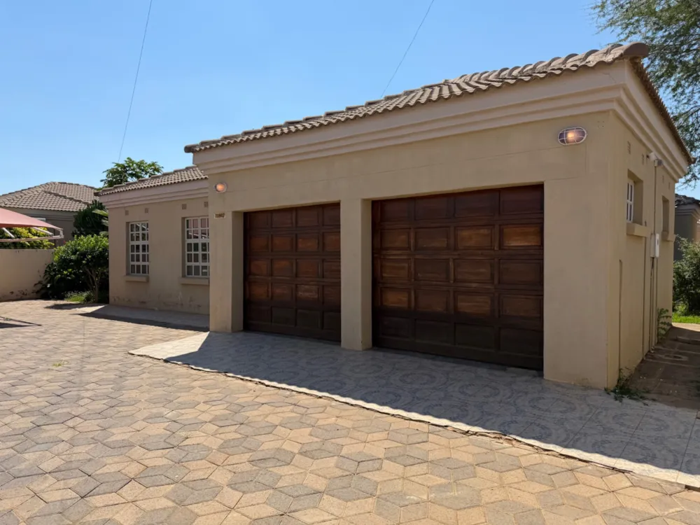 House let in Gaborone, Botswana - 3BO1738460