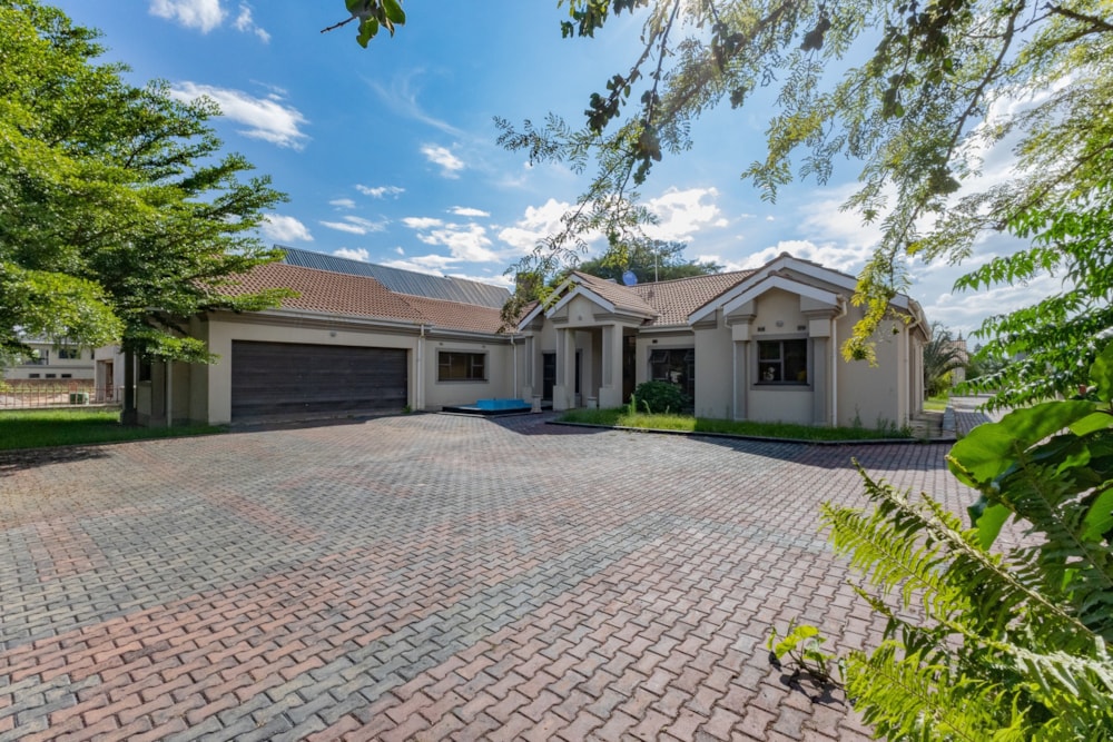 Security estate home for sale in Arlington, Zimbabwe - 3ZB1735890