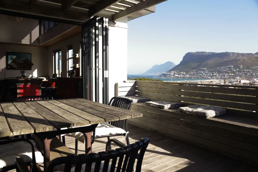 House let in Clovelly, Cape Town - FHL1740867 House let in Clovelly, Cape Town - FHL1740867