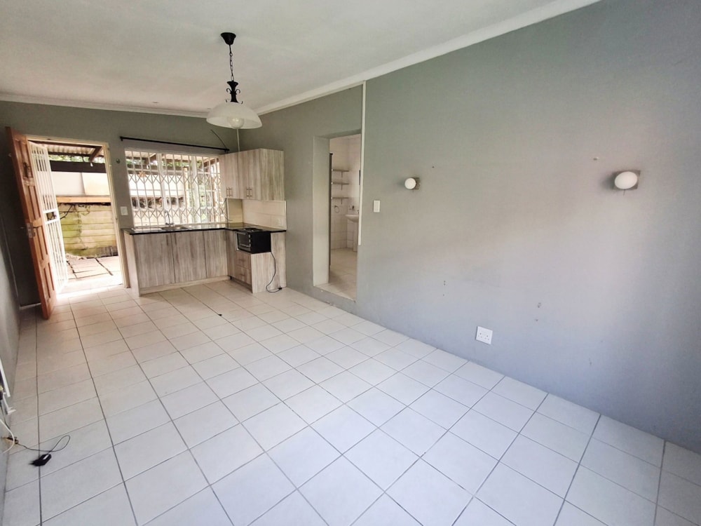 Bachelor apartment to rent in Mbombela Central (Nelspruit Central) - 1NS1735964