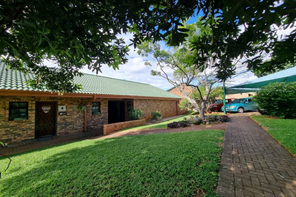 Bachelor retirement apartment for sale in White River Ext 18 - 1WR1736133 Bachelor retirement apartment for sale in White River Ext 18 - 1WR1736133