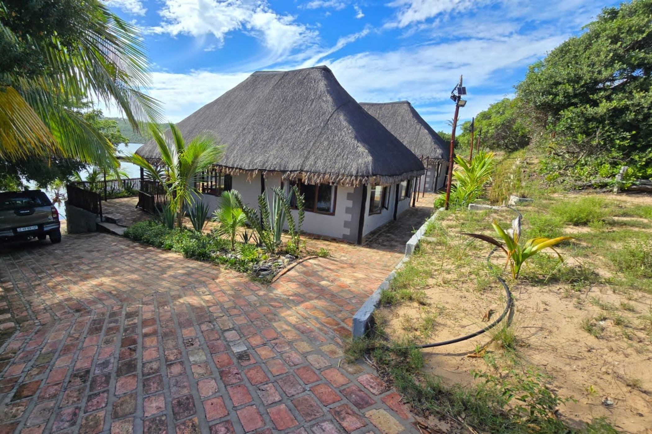 Lakefront villa for sale in Inharrime, Mozambique - 3MQ1736063