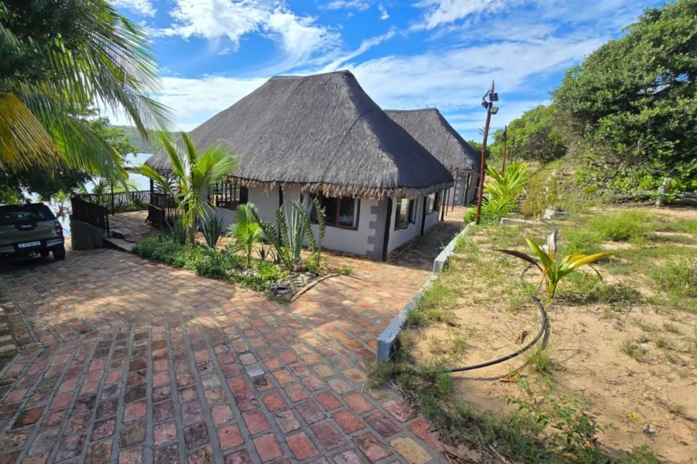 Lakefront villa for sale in Dongane, Mozambique - 3MQ1736063 Lakefront villa for sale in Dongane, Mozambique - 3MQ1736063