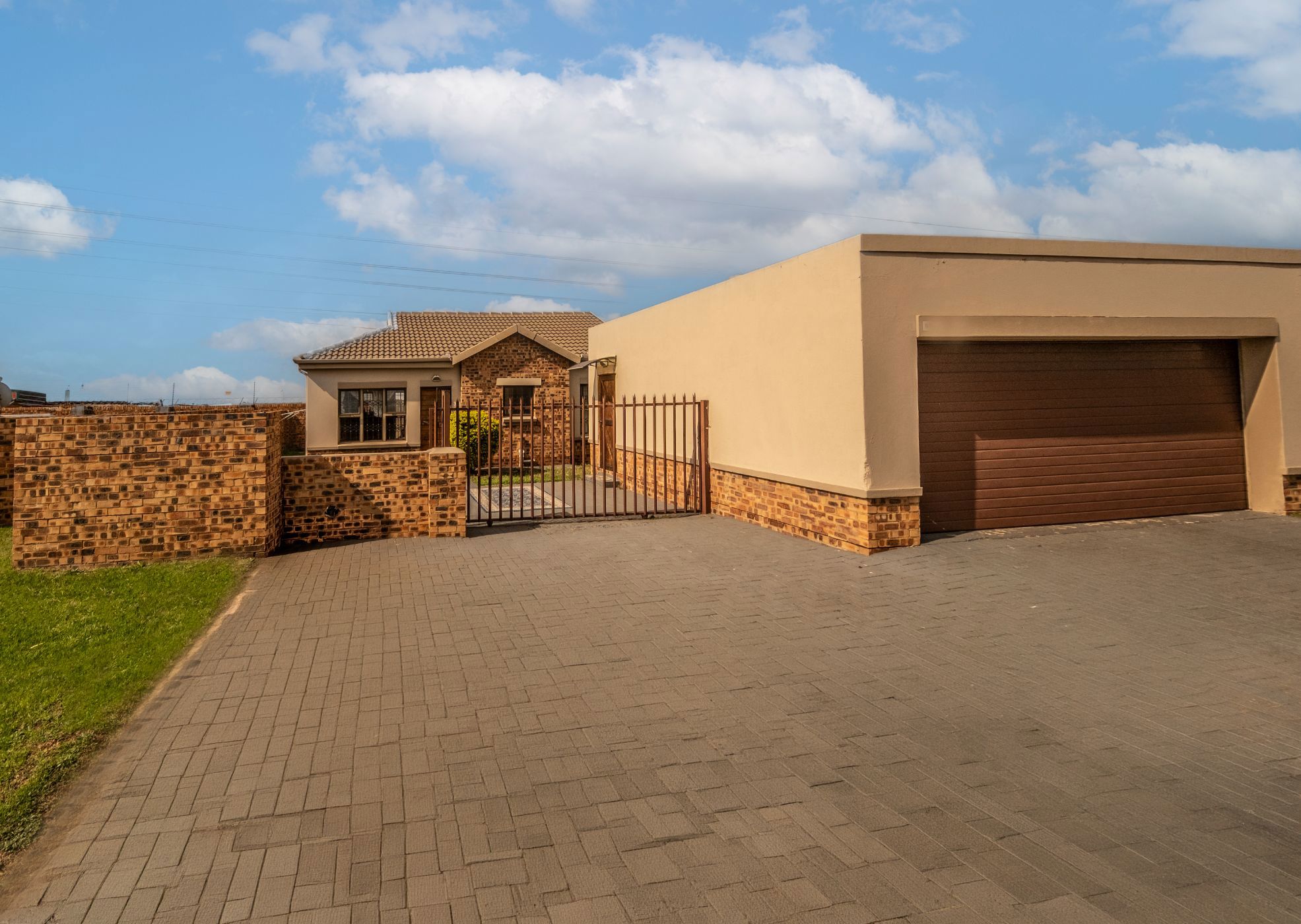Townhouse for sale in Witbank Central (eMalahleni Central)  - 1WD1736087