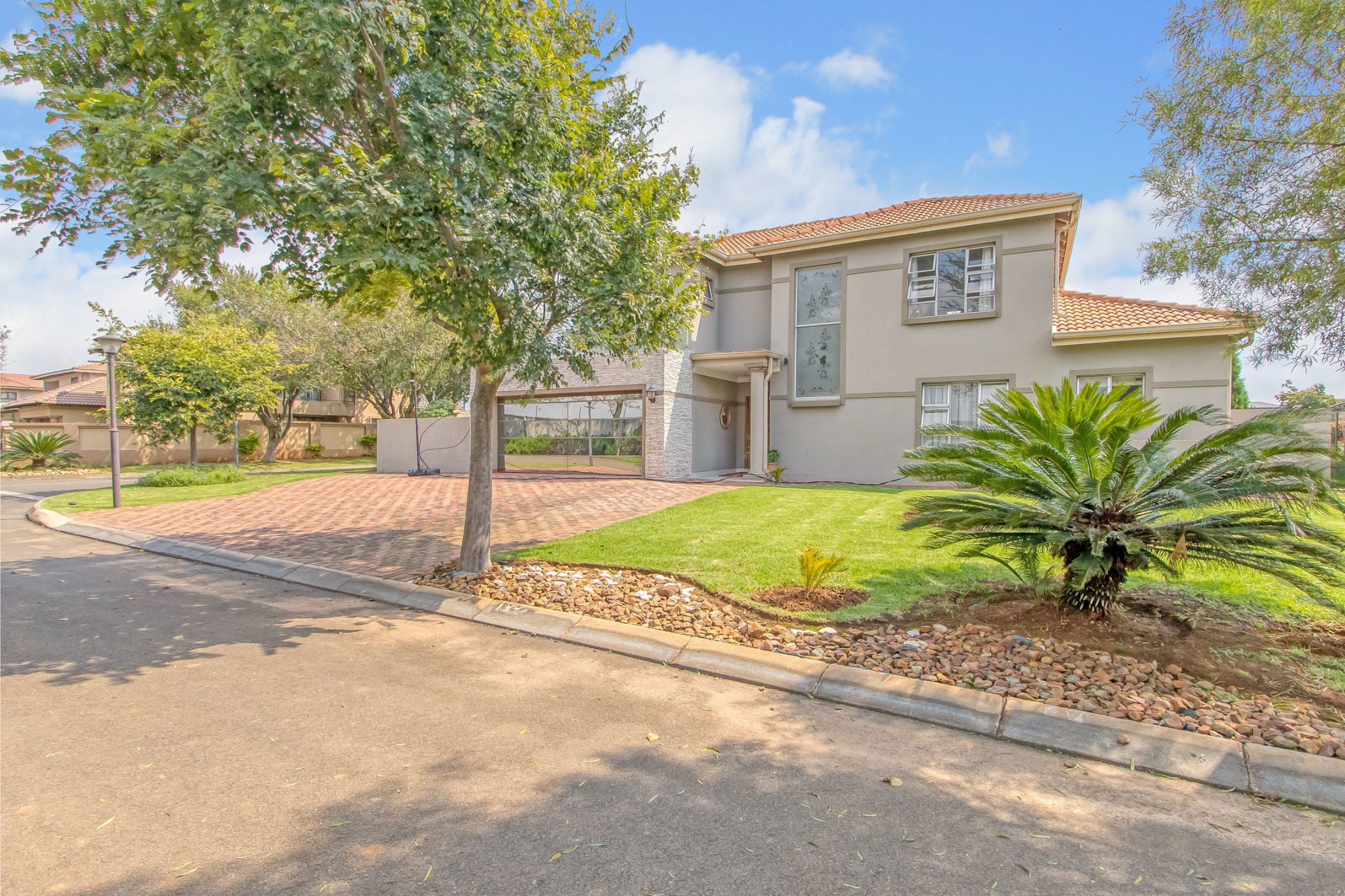 Security estate home to rent in Parkhaven - ENL1736118