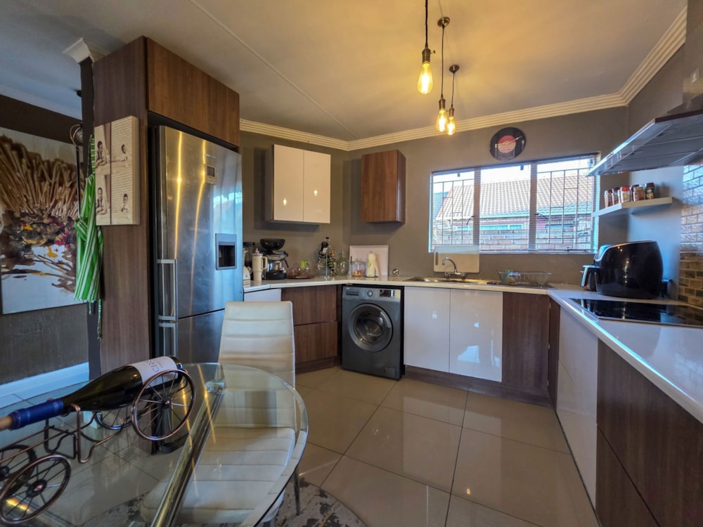 Townhouse to rent in Dalpark Ext 1 - 1BJ1736122