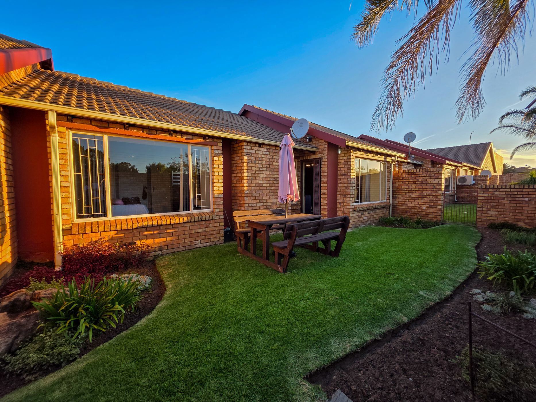 Townhouse to rent in Dalpark Ext 1 - 1BJ1736122