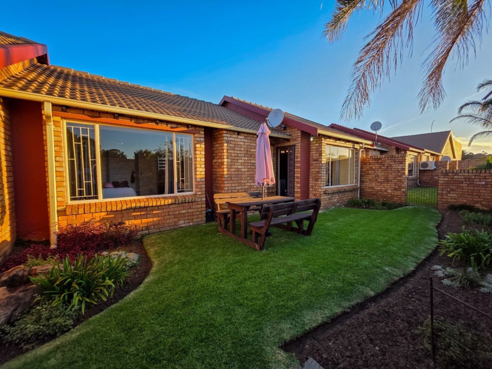 Townhouse to rent in Dalpark Ext 1 - 1BJ1736122