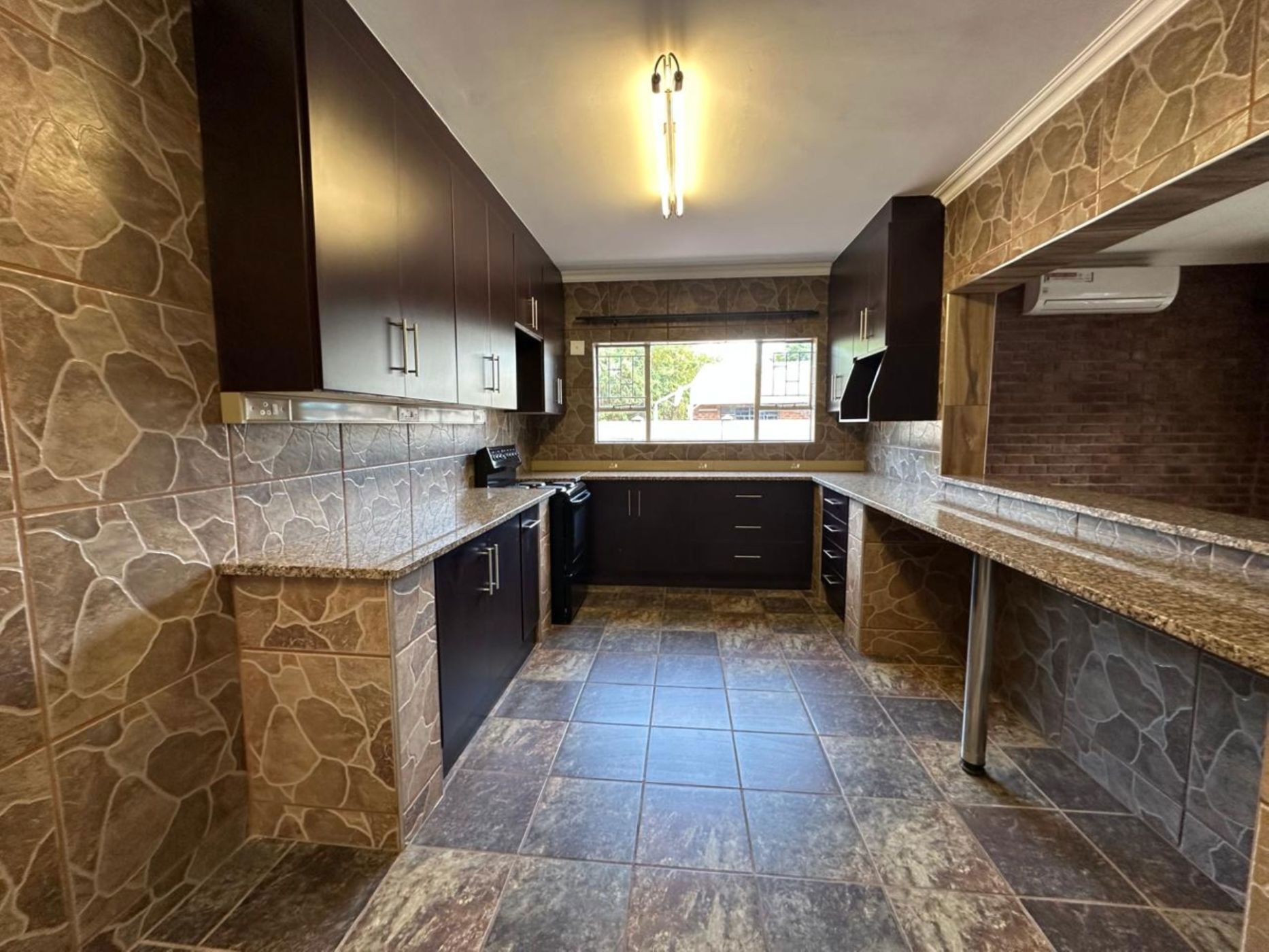 House let in Ellisras (Lephalale) - 1ER1736218