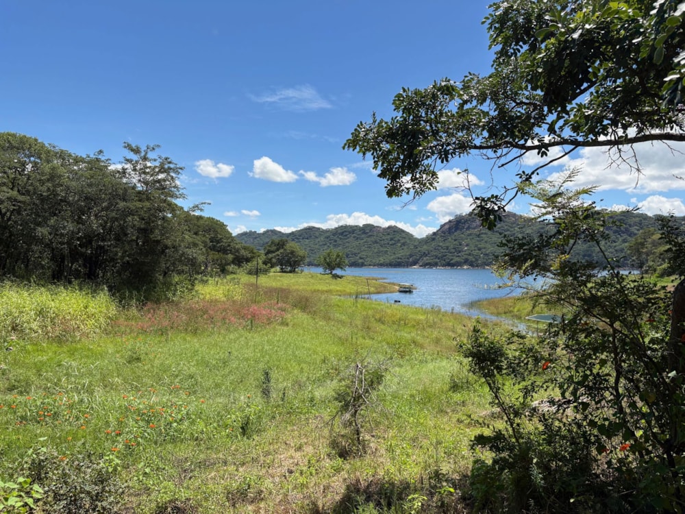 Beachfront villa for sale in Mazvikadei, Zimbabwe - 3ZB1736180 Beachfront villa for sale in Mazvikadei, Zimbabwe - 3ZB1736180