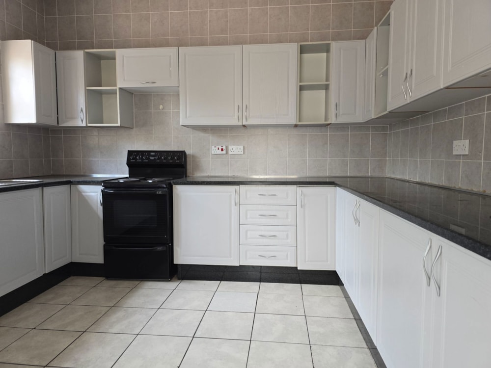 Townhouse to rent in Extension 9, Botswana - 3BO1736262 Townhouse to rent in Extension 9, Botswana - 3BO1736262