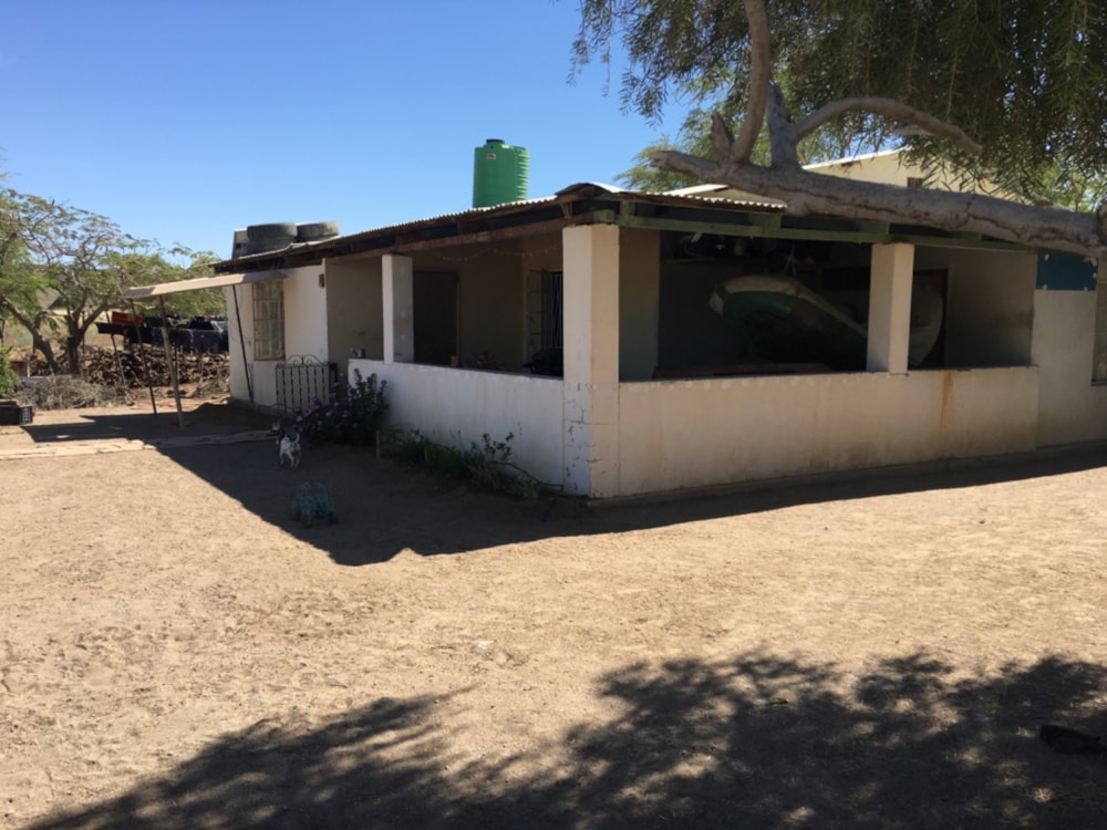 Smallholding for sale in Vioolsdrif - 1NA1736374