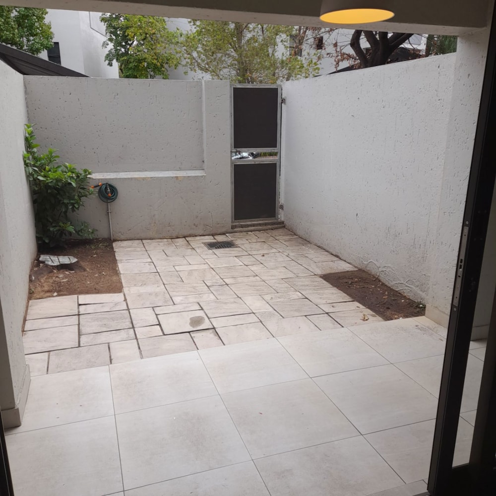 Bachelor apartment to rent in Douglasdale - FYL1736591