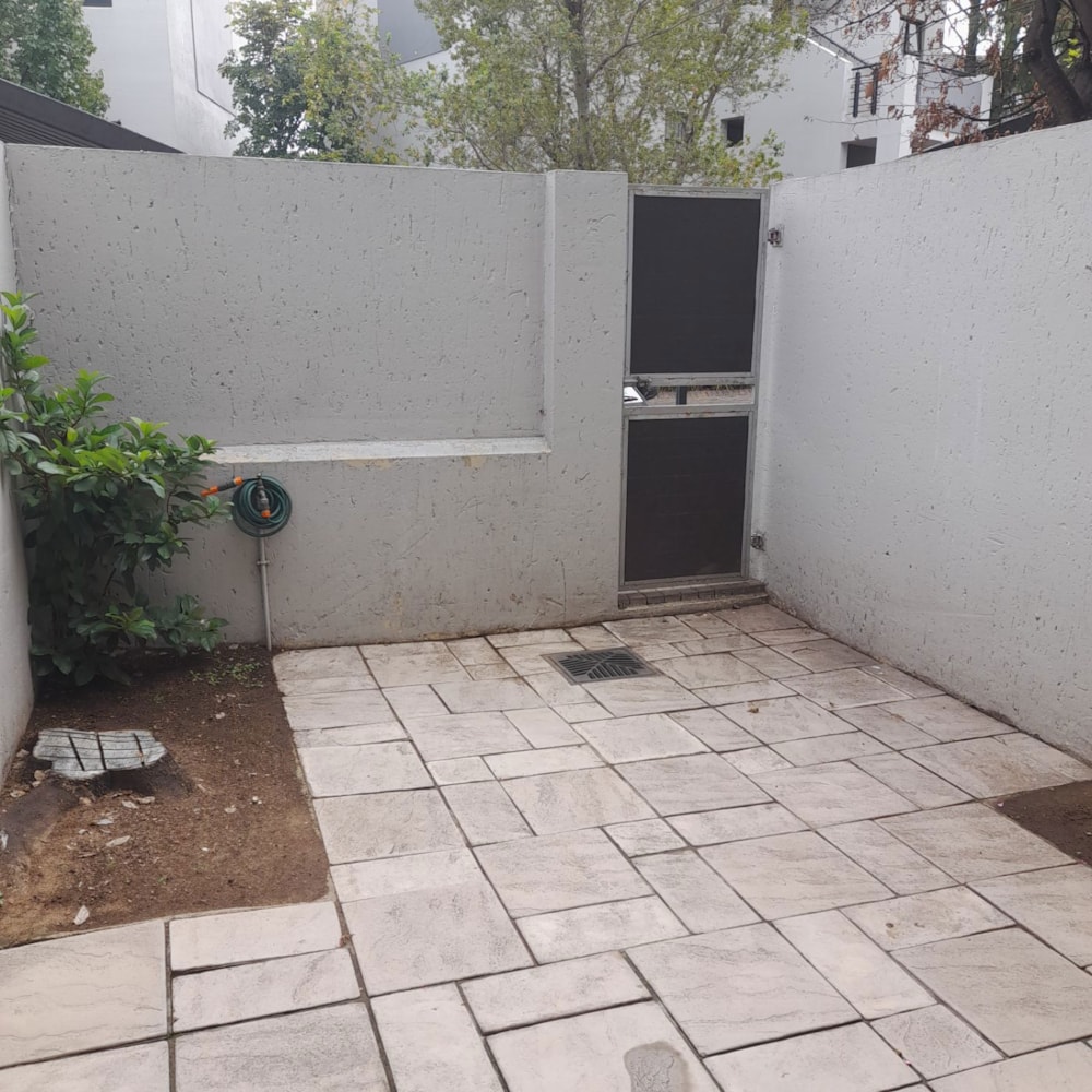 Bachelor apartment to rent in Douglasdale - FYL1736591