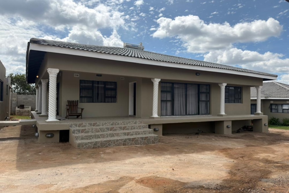 Townhouse for sale in Burnside, Bulawayo, Zimbabwe - 3ZB1736659