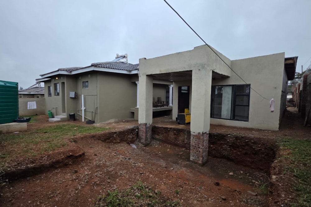 Townhouse for sale in Burnside, Bulawayo, Zimbabwe - 3ZB1736659