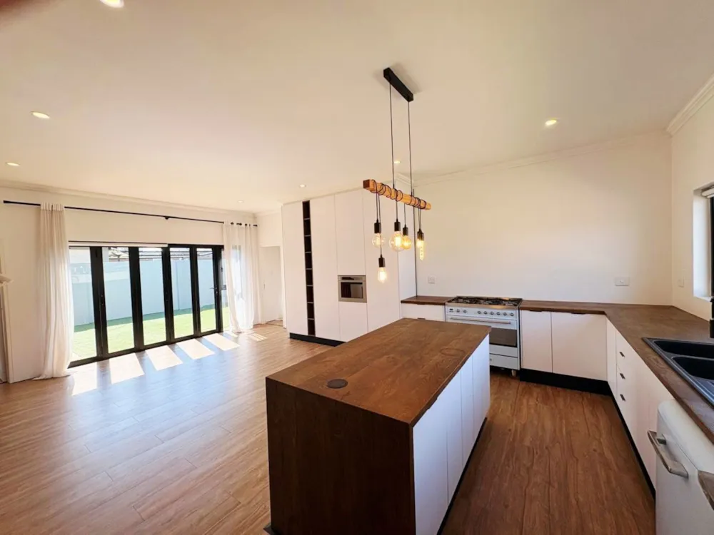 House for sale in Van Der Hoff Park - 1PCH1737004
