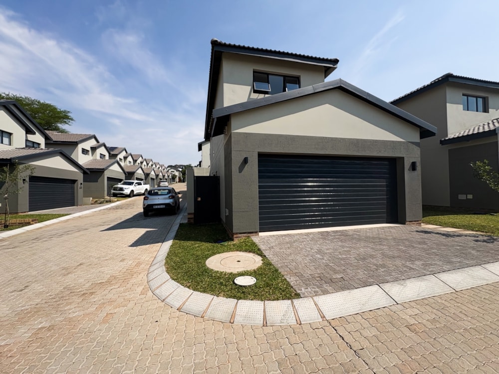 Townhouse for sale in Mbomela Ext 37 (Nelspruit Ext 37) - 1NS1737036