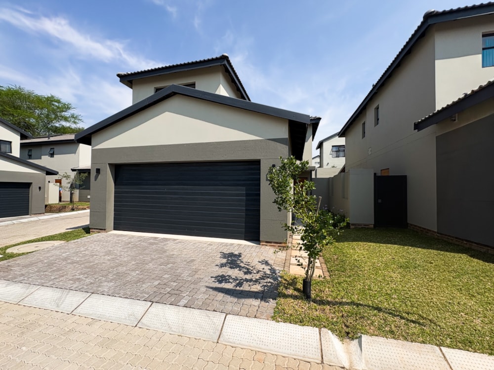 Townhouse for sale in Mbomela Ext 37 (Nelspruit Ext 37) - 1NS1737036