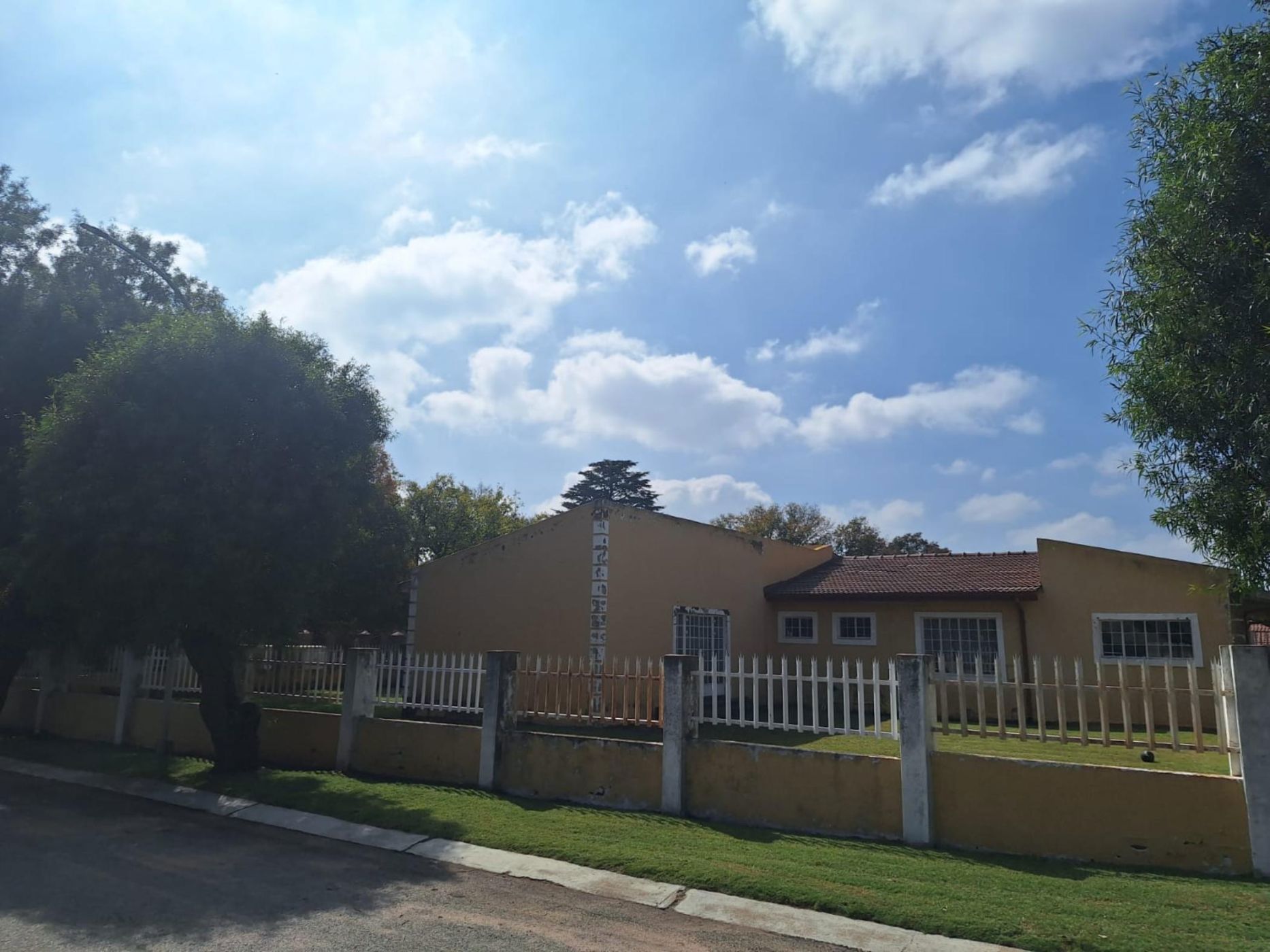 House for sale in Mackenzie Park - EN1742345
